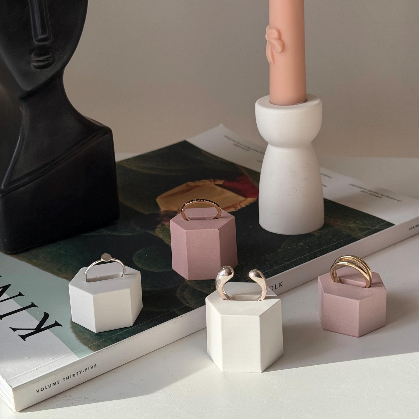 Minimal Ring Holder