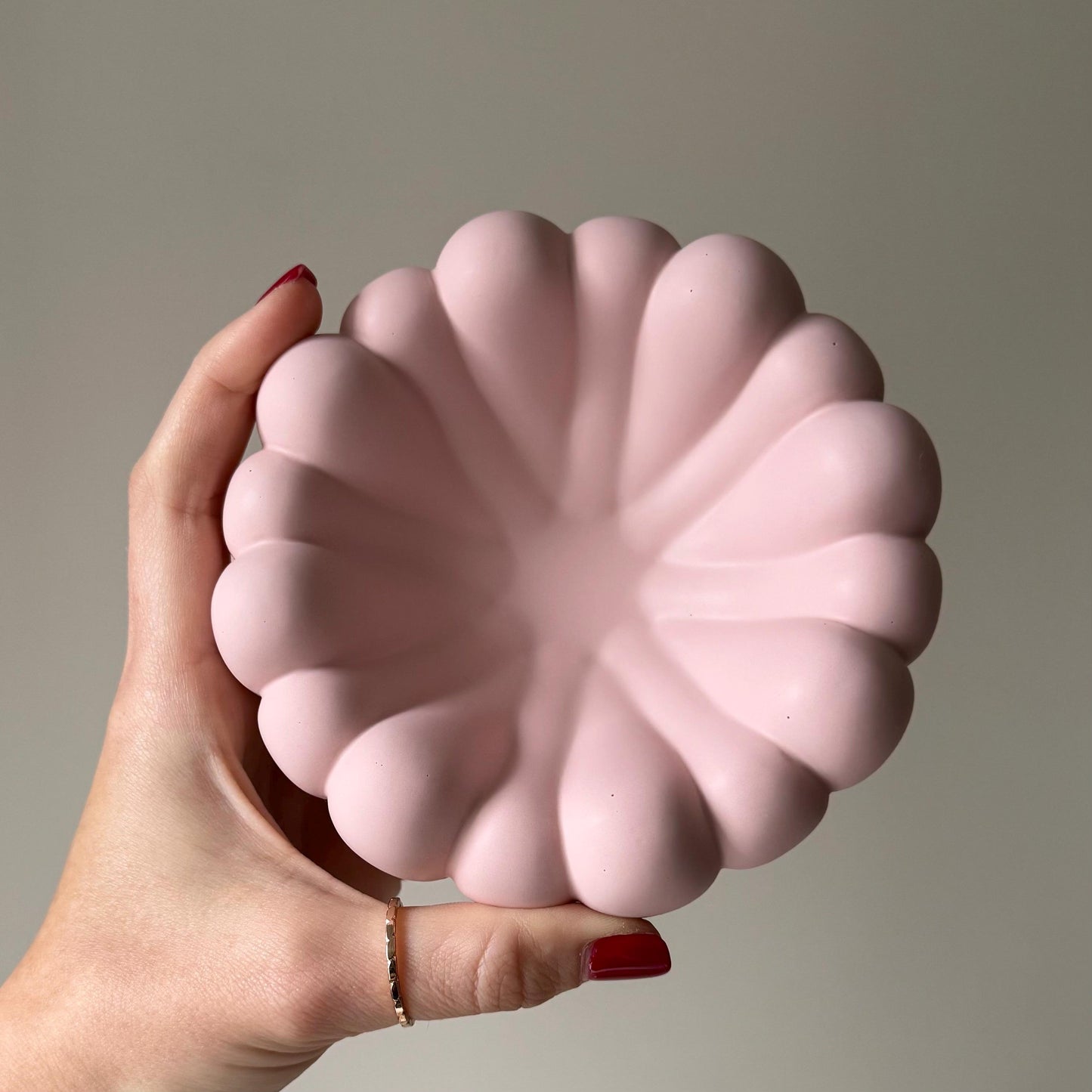Round Trinket Tray | Jewelry Storage Dish | Desk Accessories | Jesmonite | Homeware| Gift Idea| Jesmonite Home Decor| Scandi Decor